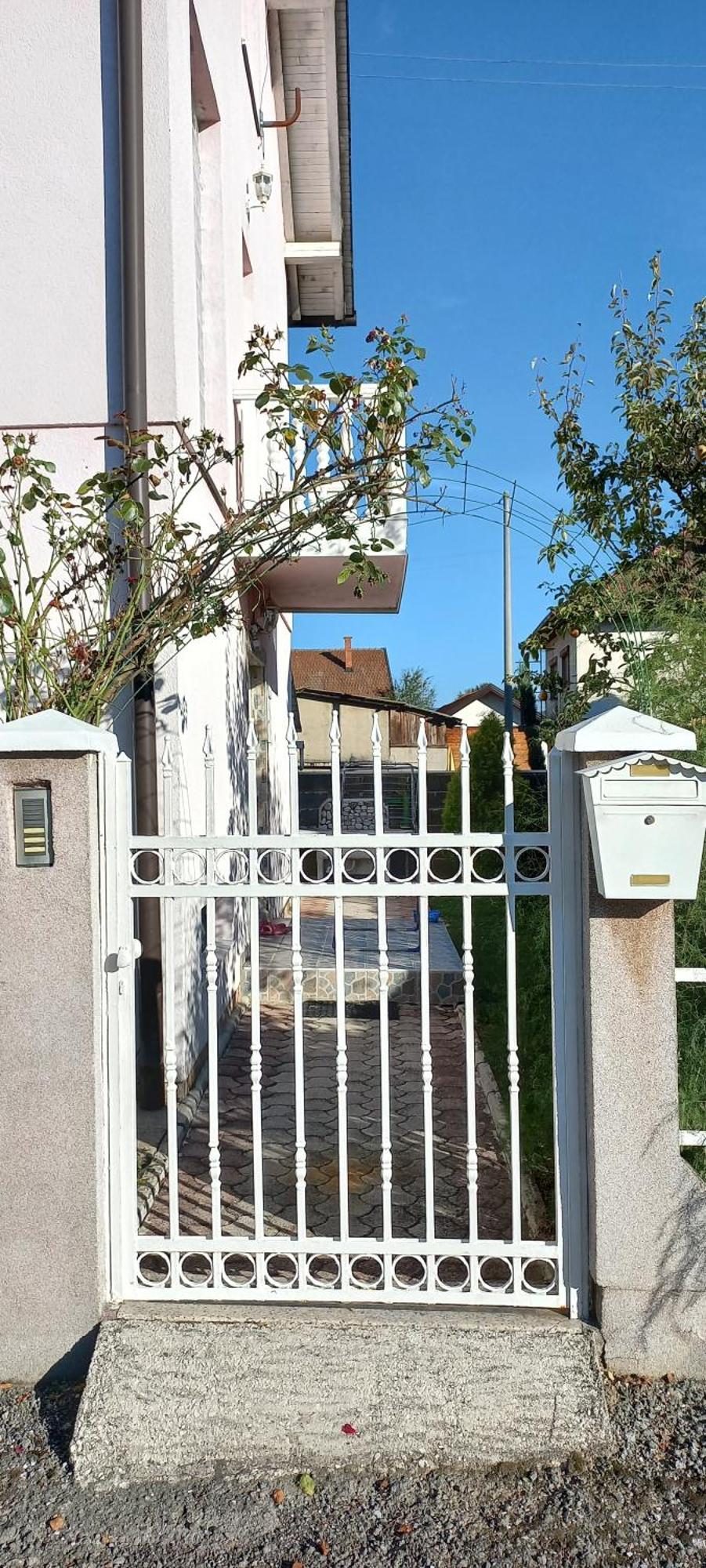 Holiday Home Peaceful Retreat Visoko Bagian luar foto