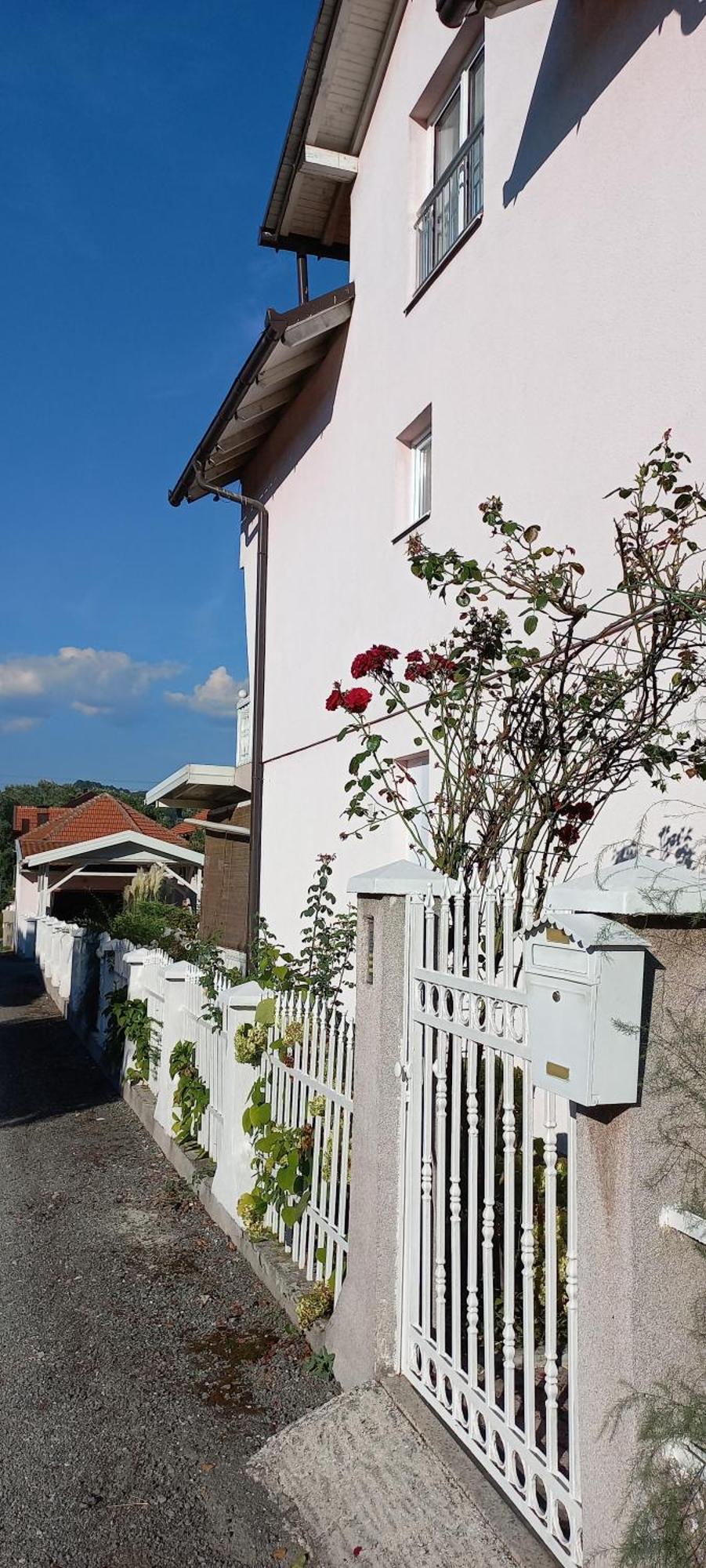 Holiday Home Peaceful Retreat Visoko Bagian luar foto