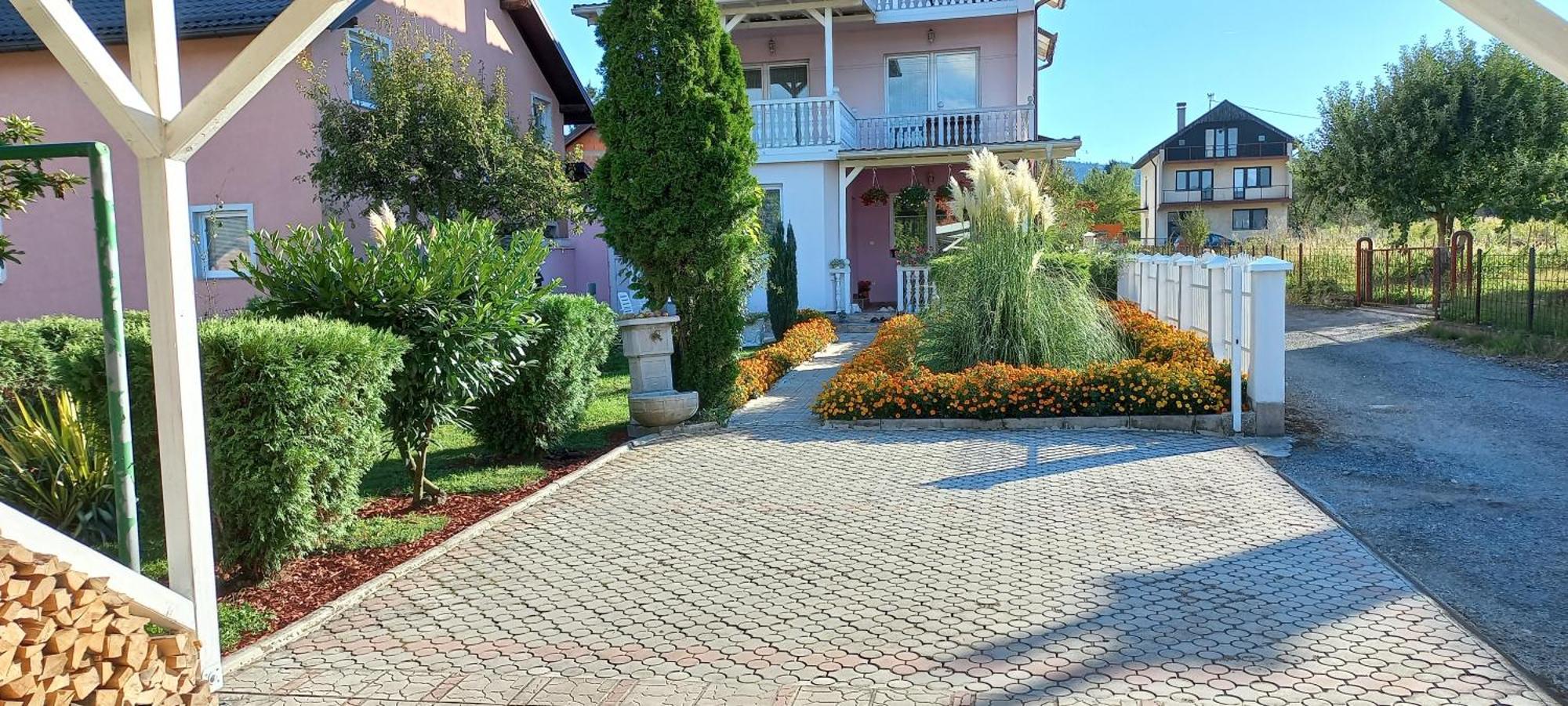 Holiday Home Peaceful Retreat Visoko Bagian luar foto