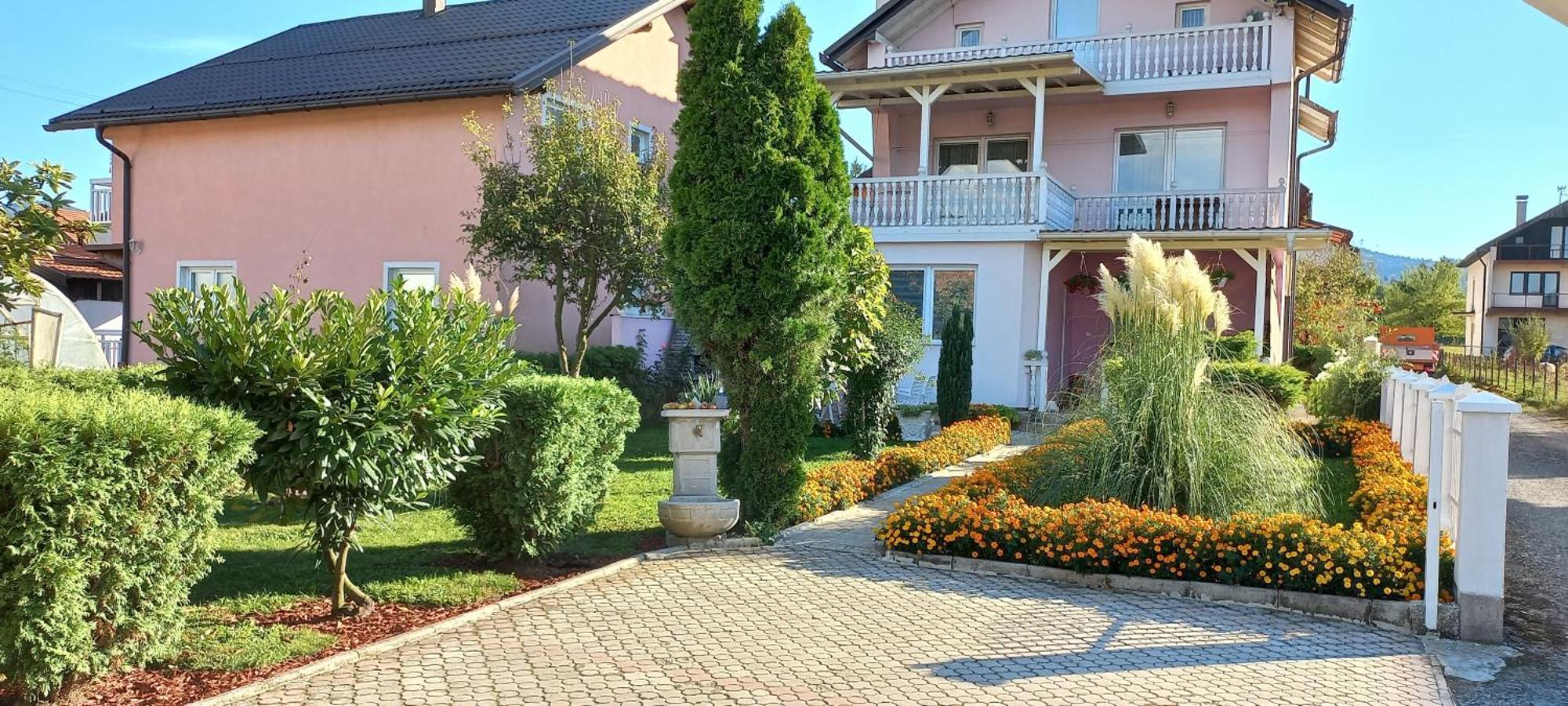 Holiday Home Peaceful Retreat Visoko Bagian luar foto