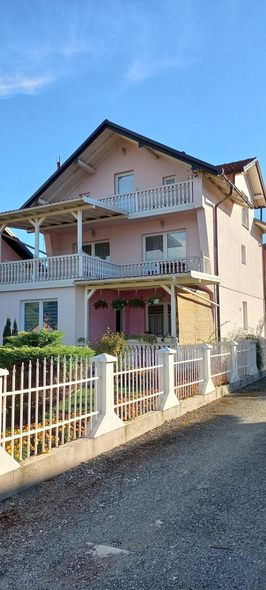 Holiday Home Peaceful Retreat Visoko Bagian luar foto