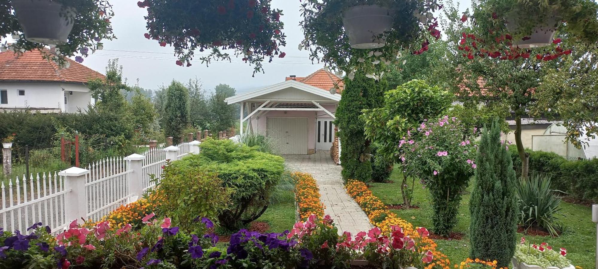 Holiday Home Peaceful Retreat Visoko Bagian luar foto
