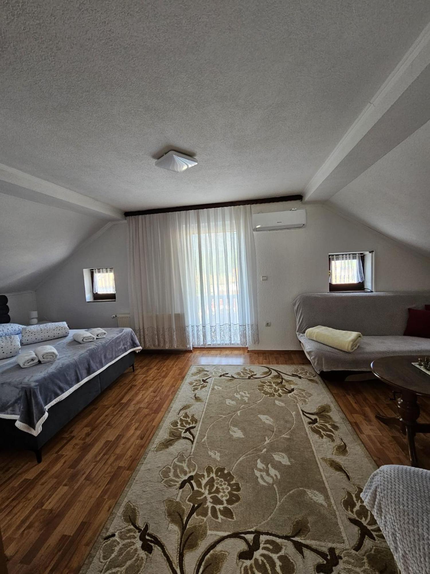 Holiday Home Peaceful Retreat Visoko Bagian luar foto