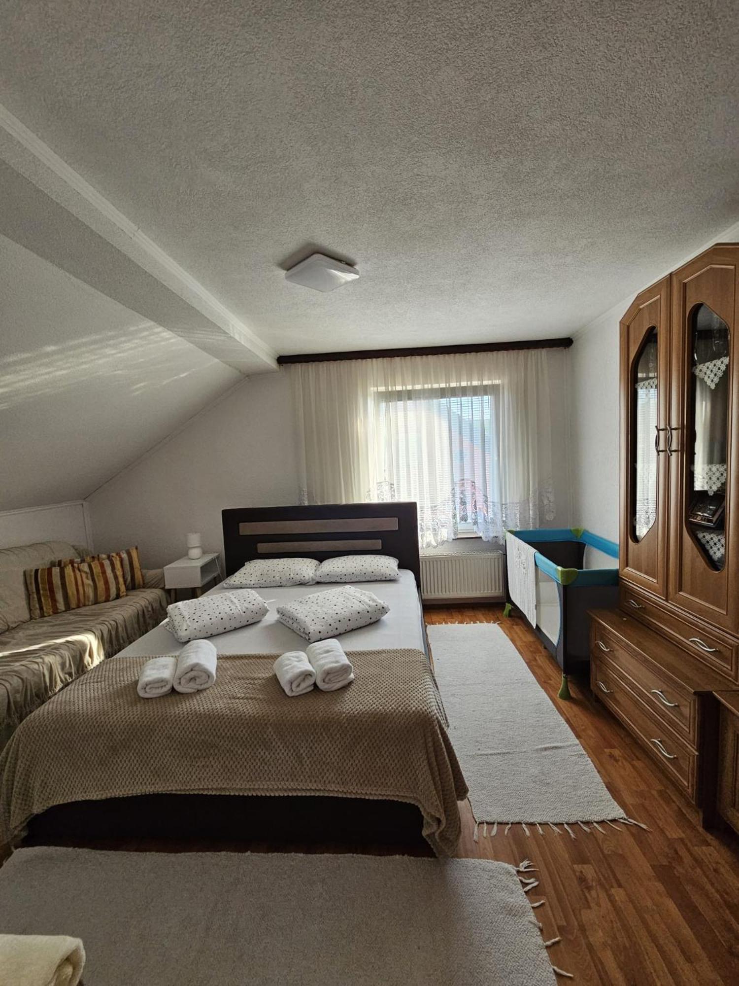 Holiday Home Peaceful Retreat Visoko Bagian luar foto