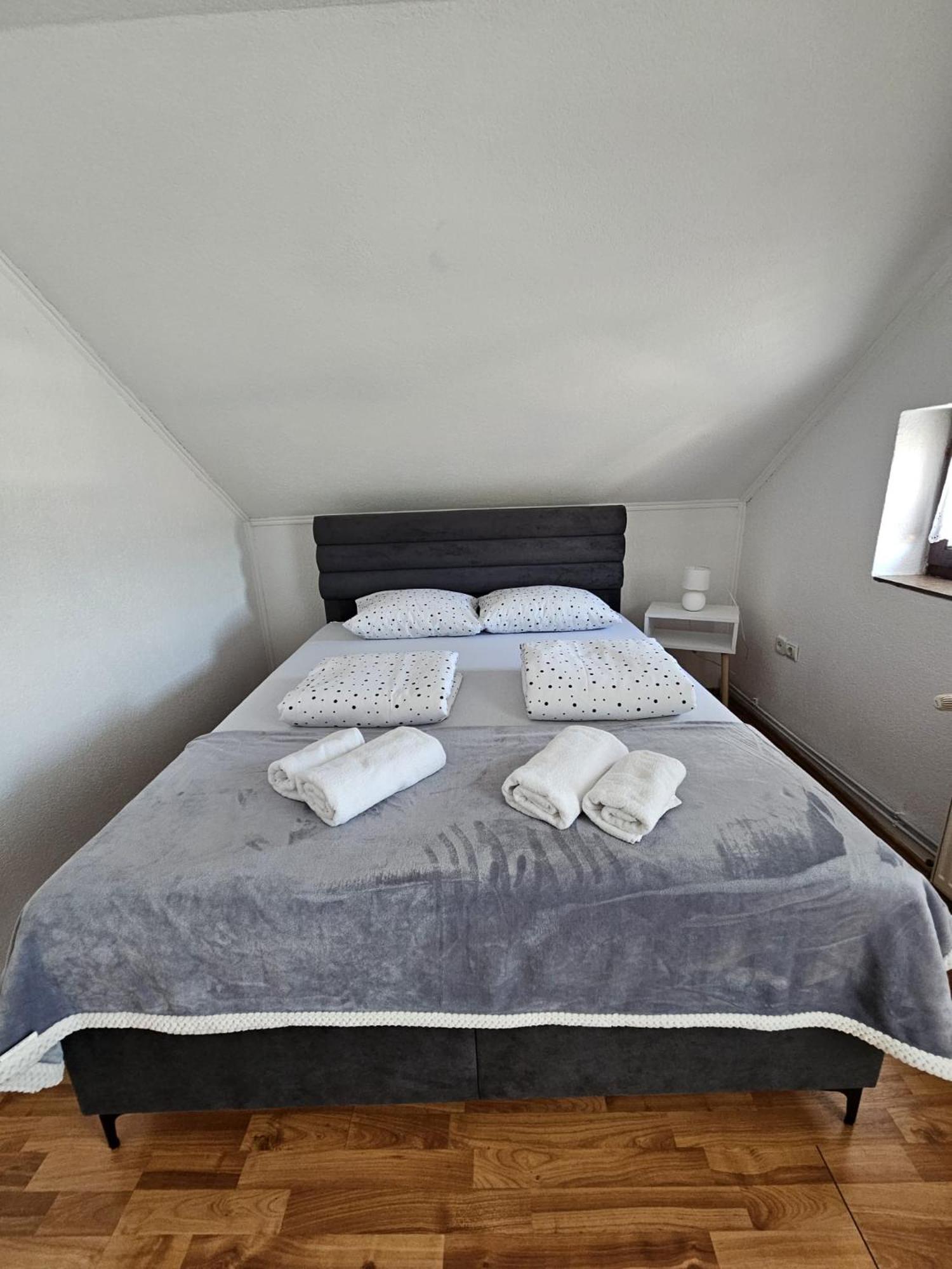 Holiday Home Peaceful Retreat Visoko Bagian luar foto