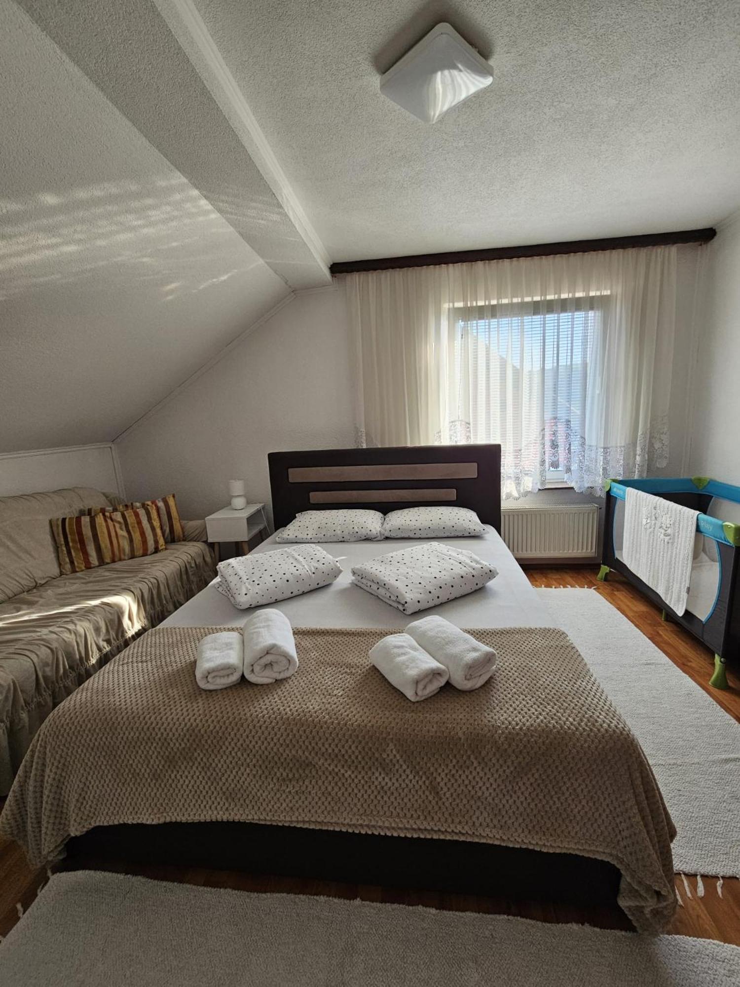 Holiday Home Peaceful Retreat Visoko Bagian luar foto