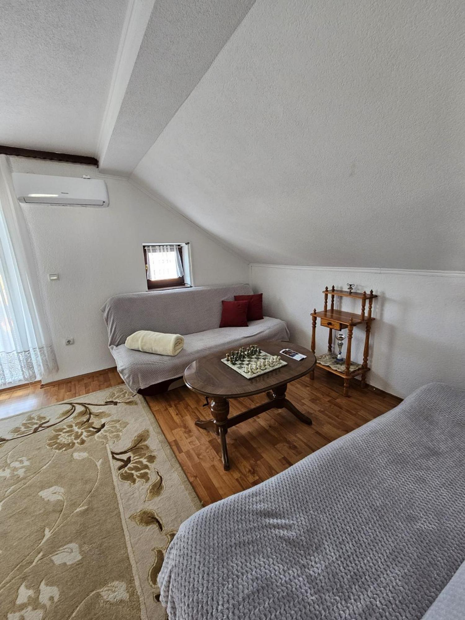 Holiday Home Peaceful Retreat Visoko Bagian luar foto