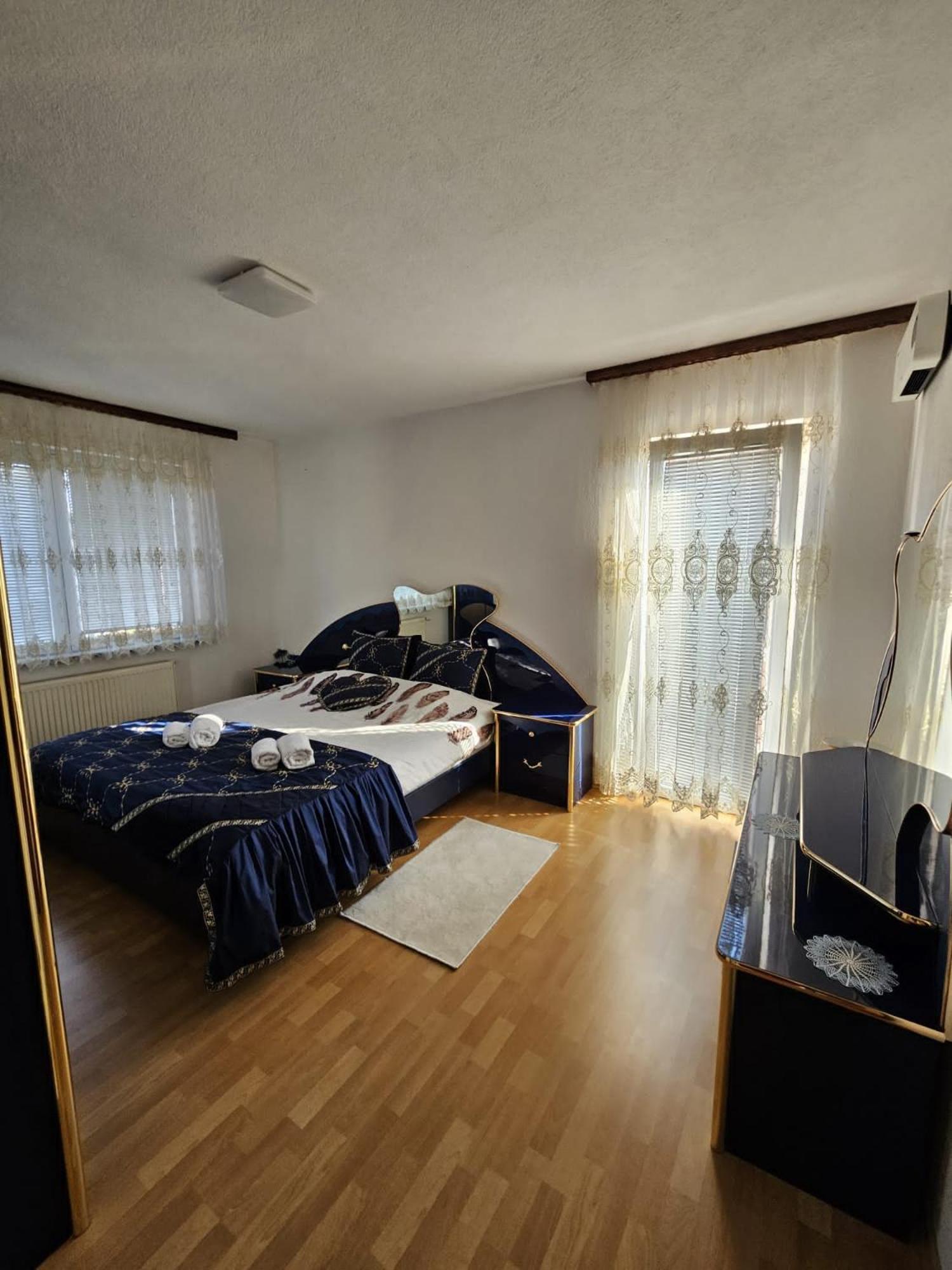 Holiday Home Peaceful Retreat Visoko Bagian luar foto